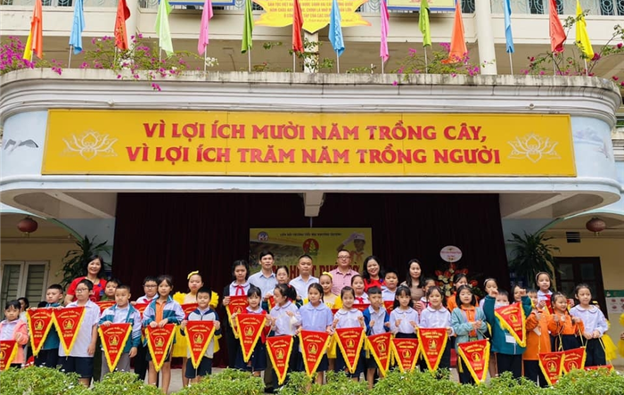 Khen thưởng các tập thể, cá nhân có thành tích trong phong trào thi đua ngành giáo dục và đào tạo năm học 2021-2022