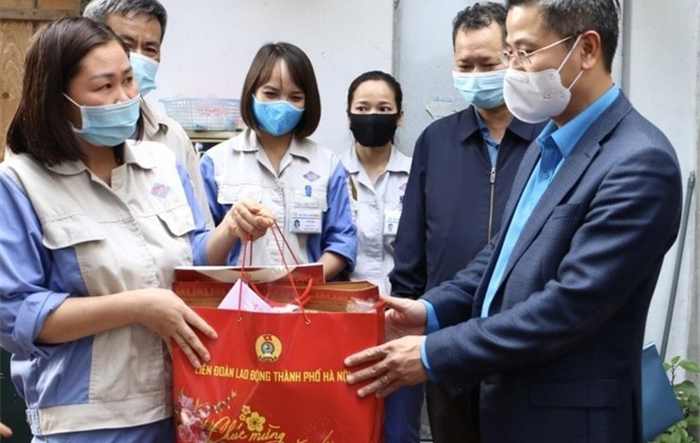 Hỗ trợ 15 tỷ đồng cho người lao động khó khăn đón Tết Quý Mão 2022 vui tươi, no ấm