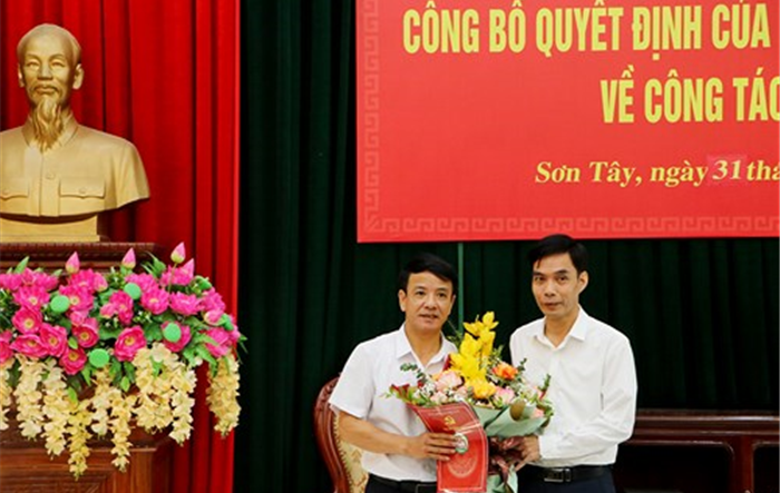 Hội nghị trao quyết định của Ban Thường vụ Thành ủy Hà Nội về công tác cán bộ