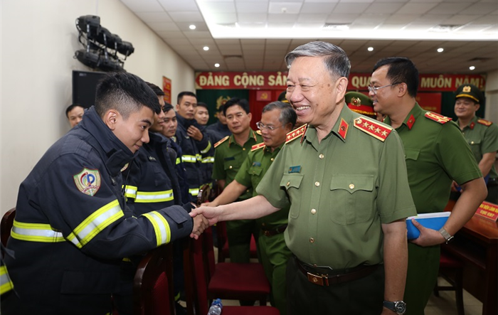 Đại tướng Tô Lâm, Bộ trưởng Bộ Công an thăm, động viên lực lượng cảnh sát phòng cháy, chữa cháy và cứu nạn, cứu hộ Công an quận Đống Đa