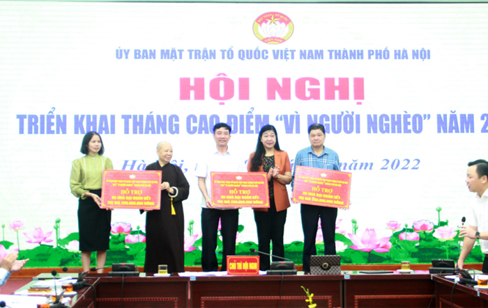 Thành phố Hà Nội hưởng ứng phong trào thi đua “Vì người nghèo - Không để ai bị bỏ lại phía sau” đến năm 2025