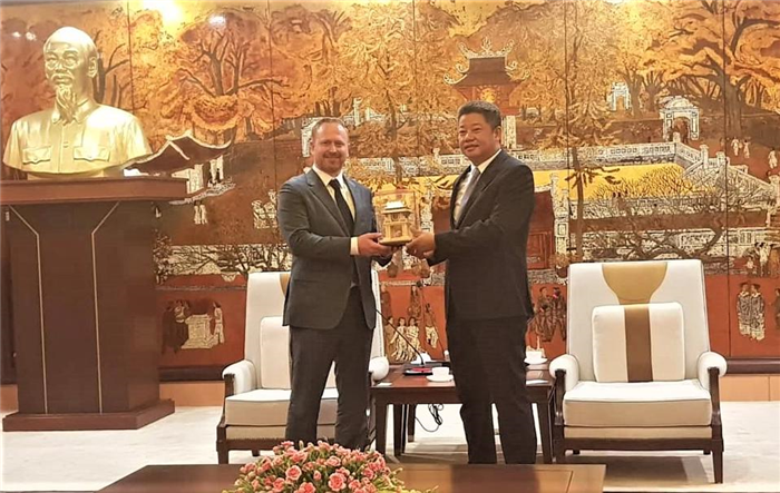 Phó Chủ tịch UBND thành phố Hà Nội Nguyễn Mạnh Quyền tiếp Phó Chủ tịch cấp cao kênh truyền hình CNN