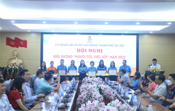 Cơ quan LĐLĐ thành phố Hà Nội biểu dương 40 “Người tốt - Việc tốt” 