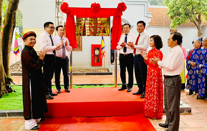 Lễ gắn biển Công trình tu bổ, tôn tạo đình - đền Hào Nam chào mừng 68 năm Ngày Giải phóng Thủ đô