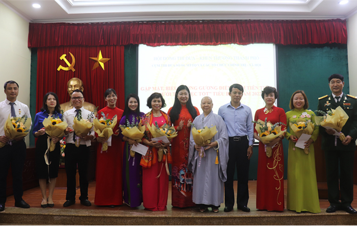 Gặp mặt, biểu dương 30 gương điển hình tiên tiến, “Người tốt, việc tốt” khối Mặt trận và đoàn thể