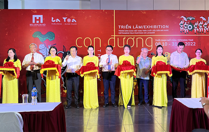 Khai mạc triển lãm "Con đường": Trưng bày gần 100 tác phẩm nghệ thuật độc đáo