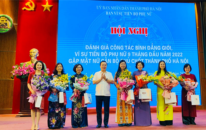 Ban Vì sự tiến bộ phụ nữ thành phố Hà Nội gặp mặt nữ cán bộ chủ chốt thành phố