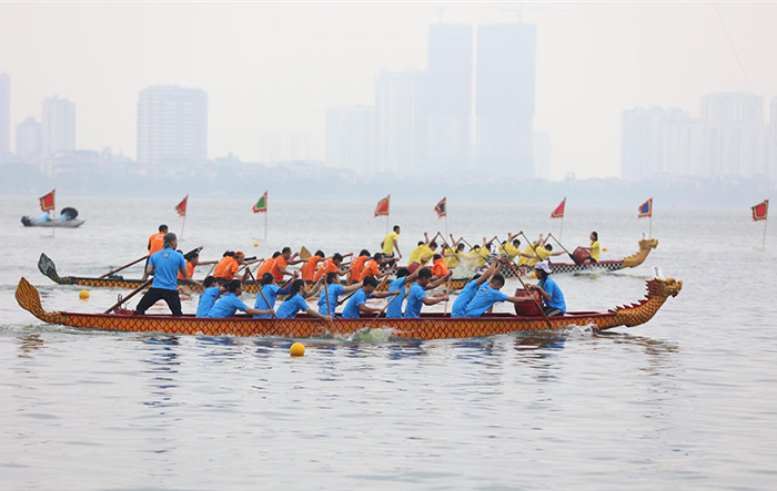 Tưng bừng Giải Bơi chải thuyền rồng Hà Nội mở rộng năm 2022