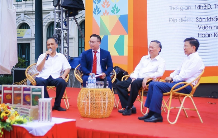 Ra mắt bộ sách “Các vương triều trên đất Thăng Long”