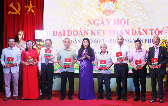 Chủ tịch Ủy ban MTTQ Việt Nam thành phố dự Ngày hội Đại đoàn kết tại tổ dân phố số 7 phường Yên Phụ, quận Tây Hồ