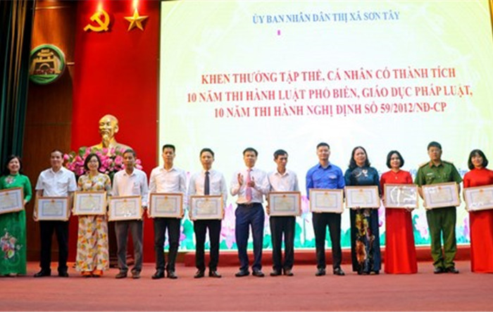 Thị xã Sơn Tây hưởng ứng Ngày Pháp luật Việt Nam 