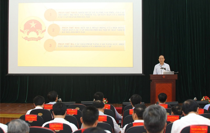 Chủ tịch HĐND thành phố Nguyễn Ngọc Tuấn giảng bài tại lớp bồi dưỡng cán bộ quy hoạch nguồn Ban Chấp hành Đảng bộ thành phố nhiệm kỳ 2025-2030