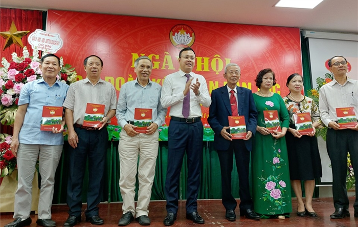 Chủ tịch Liên đoàn Lao động thành phố dự “Ngày hội đại đoàn kết toàn dân tộc” tại quận Cầu Giấy