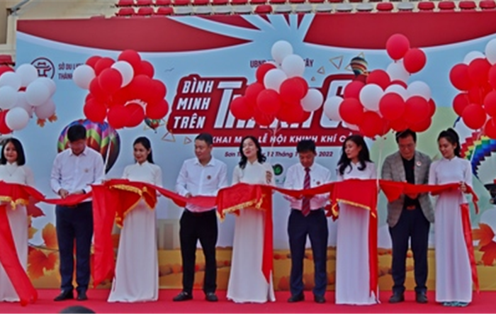 Khai mạc Lễ hội Khinh khí cầu tại Sơn Tây “Bình Minh trên Thành Cổ”