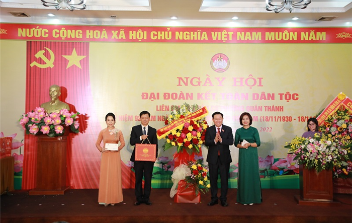 Chủ tịch Quốc hội Vương Đình Huệ dự Ngày hội Đại đoàn kết toàn dân tộc tại phường Quán Thánh (quận Ba Đình)