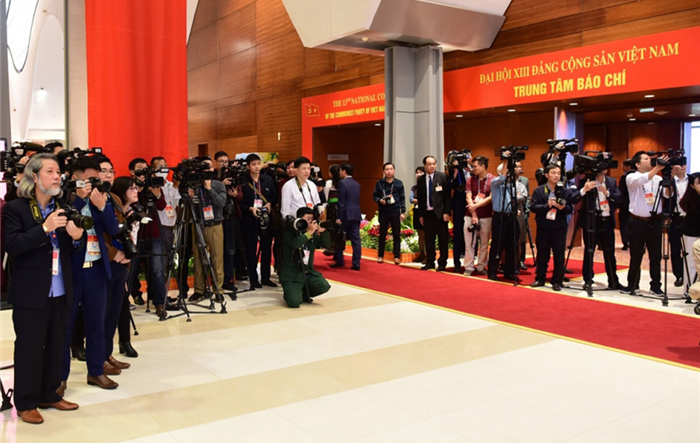 Đấu tranh bảo vệ nền tảng tư tưởng của Đảng trong các cơ quan báo chí, xuất bản hiện nay