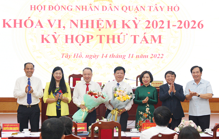 Đồng chí Nguyễn Thanh Tịnh được bầu là Phó Chủ tịch UBND quận Tây Hồ