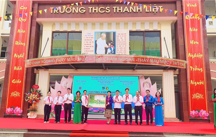 Đoàn cán bộ phụ trách thiếu nhi Thành đoàn Viêng Chăn (Lào) khoá 12 tham quan, học tập kinh nghiệm công tác Đội và phong trào thiếu nhi 