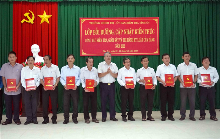 Giảng viên các trường chính trị cấp tỉnh với nhiệm vụ bảo vệ nền tảng tư tưởng của Đảng