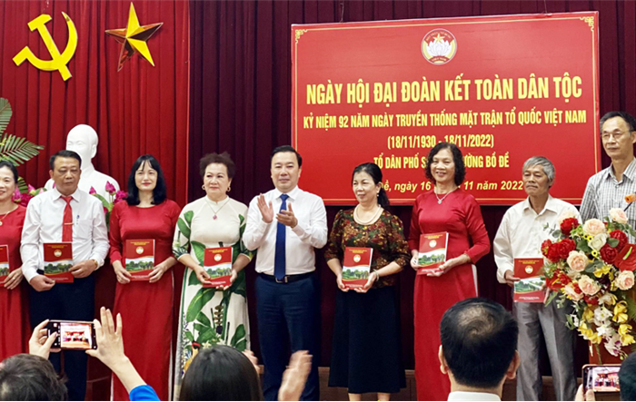 Sôi nổi Ngày hội đại đoàn kết toàn dân tộc ở tổ dân phố số 18, phường Bồ Đề, quận Long Biên
