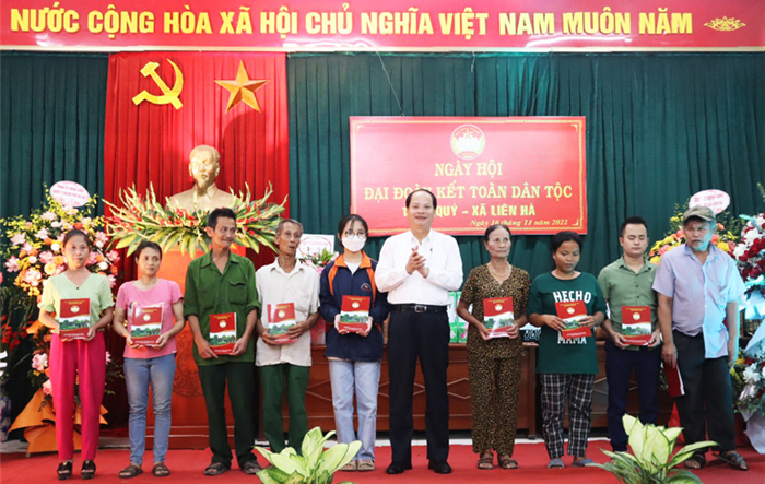 Trưởng ban Tuyên giáo Thành ủy dự Ngày hội Đại đoàn kết toàn dân tộc tại thôn Quý, xã Liên Hà, huyện Đan Phượng
