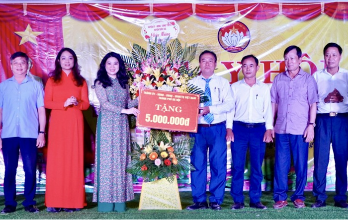 Bí thư Thành đoàn Hà Nội Chu Hồng Minh dự Ngày hội Đại đoàn kết toàn dân tộc tại thôn 6, xã Tân Hòa, huyện Quốc Oai