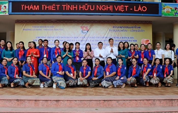 Thị xã Sơn Tây gặp mặt giao lưu với Đoàn học viên cán bộ Thành đoàn Viêng Chăn