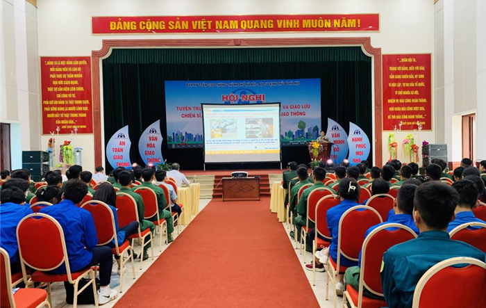 Tăng cường tuyên truyền pháp luật về an toàn giao thông cho chiến sĩ, thanh niên Thủ đô 