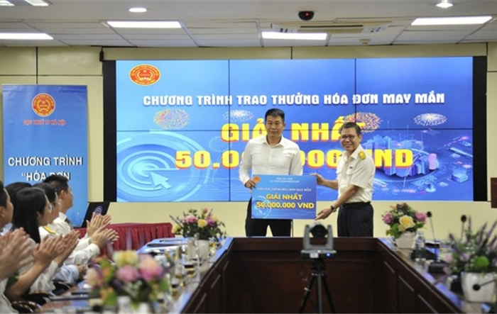 Cục Thuế thành phố Hà Nội: Trao thưởng “Hóa đơn may mắn” cho 19 cá nhân, hộ kinh doanh
