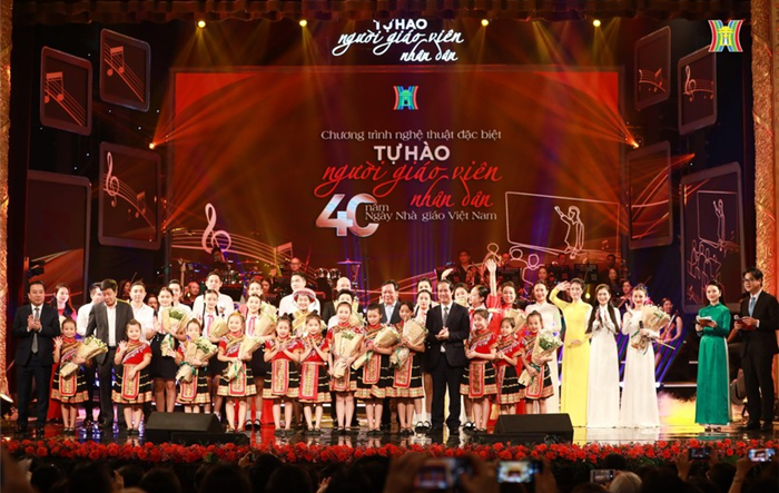 Xúc động chương trình giao lưu nghệ thuật  "Tự hào người giáo viên nhân dân"