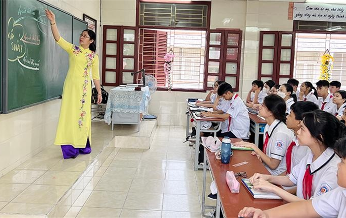 Tận tâm cống hiến cho sự nghiệp trồng người