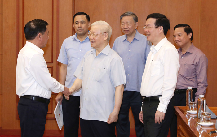 Gắn đấu tranh phòng, chống tham nhũng, tiêu cực với bảo vệ chính trị nội bộ - Những nhiệm vụ và giải pháp chủ yếu