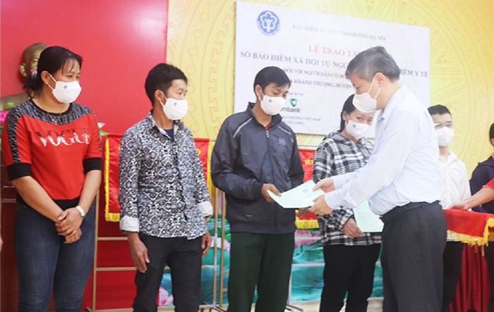 Phát động chương trình tặng sổ Bảo hiểm xã hội, thẻ Bảo hiểm y tế cho người có hoàn cảnh khó khăn năm 2022