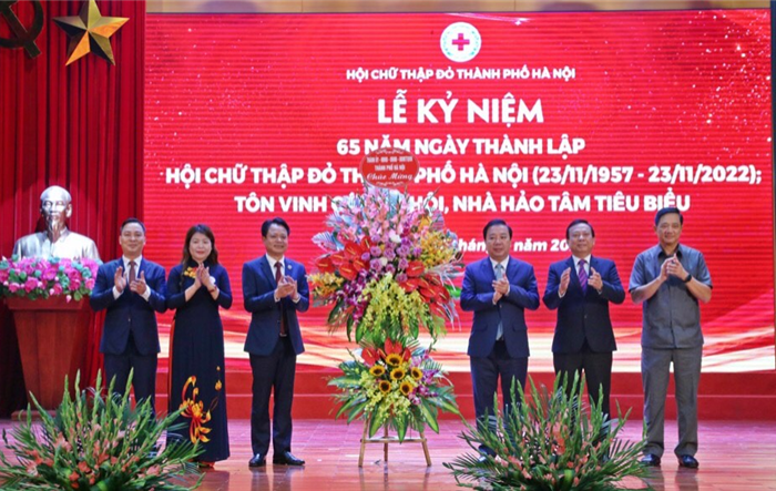 Hội Chữ thập đỏ thành phố kỷ niệm 65 năm Ngày thành lập