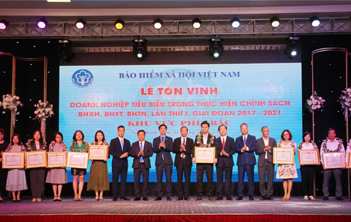 14 doanh nghiệp tại Hà Nội được vinh danh về thực hiện tốt chính sách bảo hiểm xã hội
