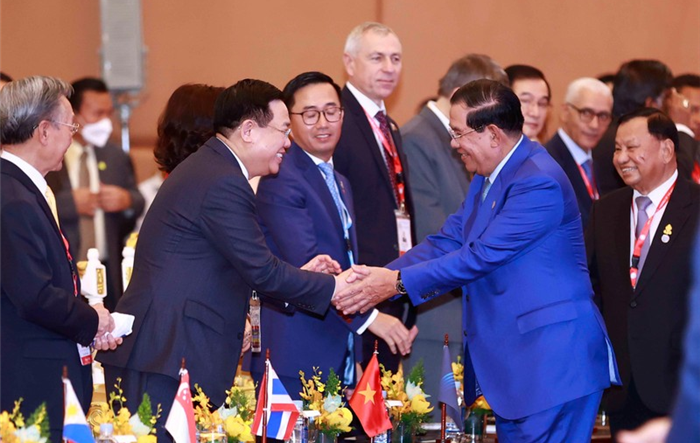 Tình cảm thân thiết, chân thành trên đất nước Chùa tháp