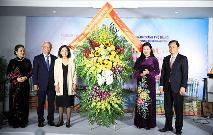 Lãnh đạo Hà Nội gặp mặt đại biểu Đại hội 22 Hội đồng Hòa bình Thế giới