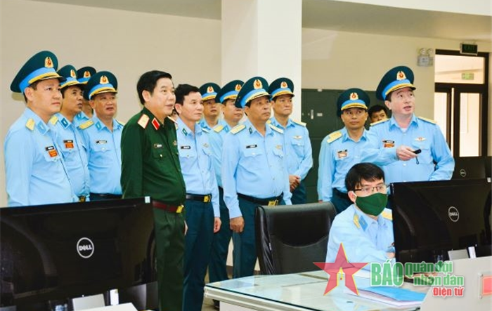 Tự hào người lính canh trời