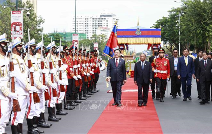 Thúc đẩy quan hệ hợp tác với Campuchia, Philippines và liên nghị viện ASEAN