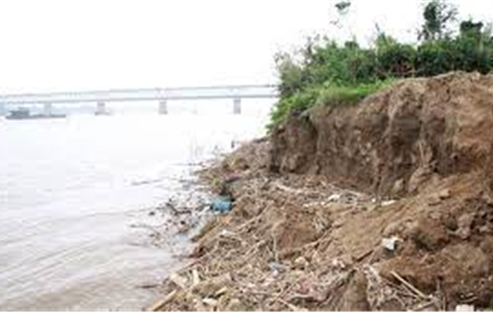 Công bố tình huống khẩn cấp sạt lở kè đê Linh Chiểu, kè Phương Độ, kè Cẩm Đình (huyện Phúc Thọ)