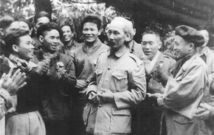 Cán bộ, đảng viên thực hiện việc nghiêm khắc với chính mình theo tư tưởng Hồ Chí Minh