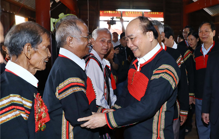Đấu tranh phòng, chống các âm mưu, thủ đoạn của các thế lực thù địch lợi dụng các vấn đề dân tộc ở Tây Nguyên hiện nay