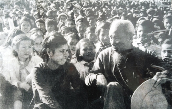 Thực hiện tư tưởng Hồ Chí Minh về “Trung với nước, hiếu với dân” trong rèn luyện đạo đức người cán bộ, đảng viên