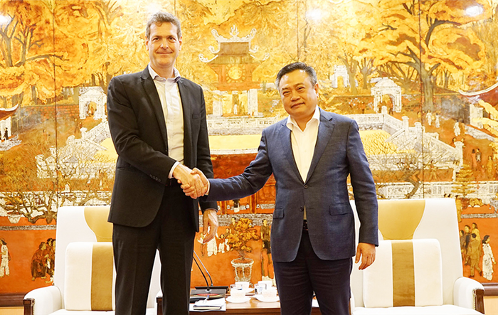 Chủ tịch UBND thành phố Hà Nội Trần Sỹ Thanh tiếp Giám đốc Quốc gia Văn phòng Ngân hàng phát triển châu Á tại Việt Nam 