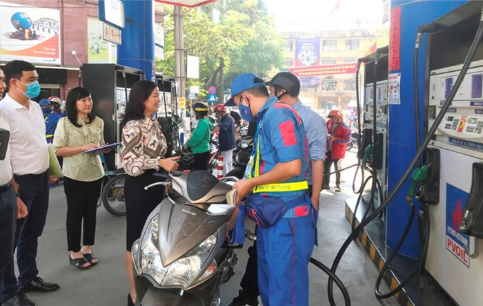Quyền Giám đốc Sở Công Thương kiểm tra tình hình cung ứng, kinh doanh xăng dầu