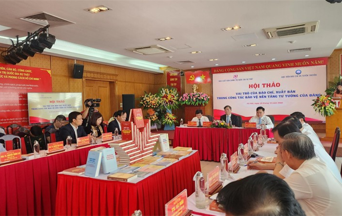 ​​​​​​​Bảo vệ nền tảng tư tưởng của Đảng, đấu tranh phản bác quan điểm sai trái, thù địch