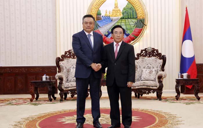 Chủ tịch UBND thành phố Hà Nội Trần Sỹ Thanh chào xã giao Thủ tướng Chính phủ Lào