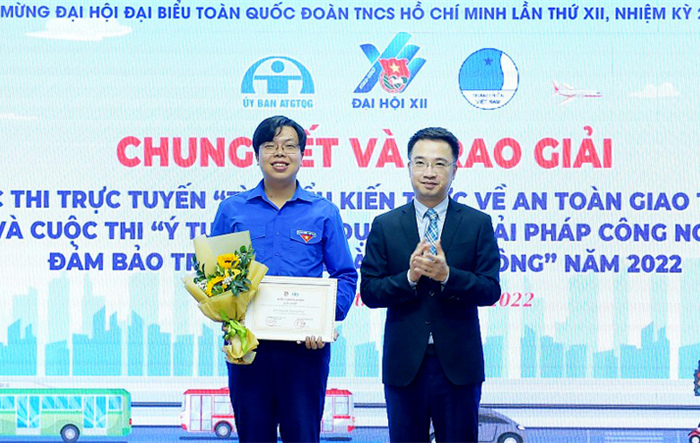Nhóm sinh viên Đại học Nội vụ Hà Nội giành giải Nhất cuộc thi bảo đảm trật tự an toàn giao thông