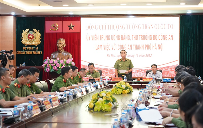 Thứ trưởng Bộ Công an Trần Quốc Tỏ làm việc với Công an Hà Nội