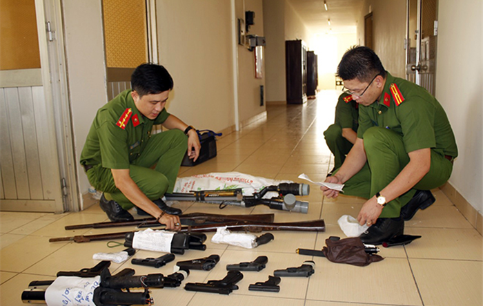 Tăng cường công tác quản lý, sử dụng vũ khí, vật liệu nổ, công cụ hỗ trợ và pháo trên địa bàn thành phố 